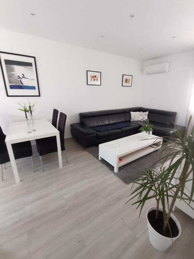 Casa Florival Apartment บูร์เกา ภายนอก รูปภาพ